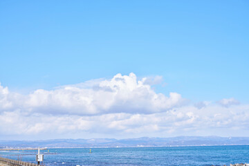 日本海の水平線と雲