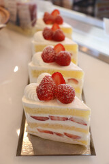 イチゴのショートケーキ、フルーツのデコレーションケーキ