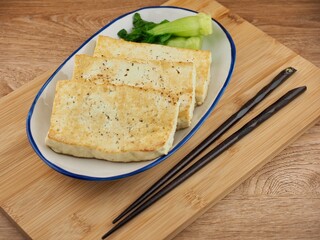 아시아 음식 두부구이와 청경채, 요리