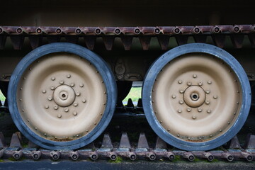 Drive wheels, medium battle tank.