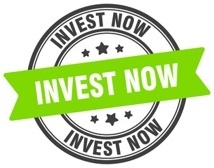 invest now stamp. invest now label on transparent background. round sign