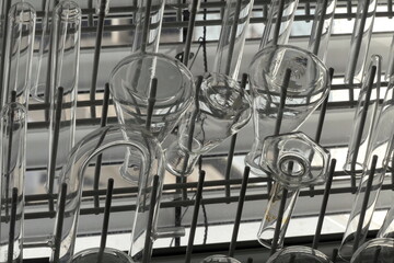 Laborglaeser auf einem Trockengestell