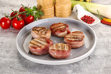 Grilled pork tenderloin with bacon