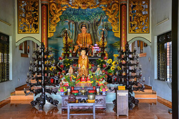 Conveniently located on the town of Nha trang, Long Son Pagoda is one of the most revered Buddhist temples in Central Vietnam.