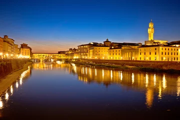 Photo sur Plexiglas Ponte Vecchio Ponte Vecchio bridge and Arno river waterfront in Florence evening view