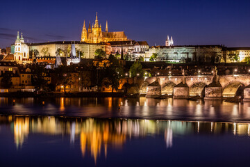 Fototapeta na wymiar Charles bridge and the Prague castle in the evening, Czechia