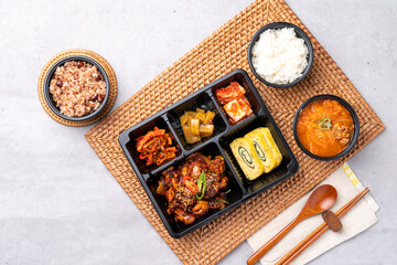 Korean food, pork, stir-fried pork, soybean paste, grilled, webfoot octopus, lunch box, egg roll, side dish, rice, kimchi,