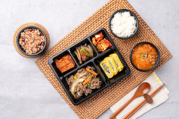 Korean food, pork, stir-fried pork, soybean paste, grilled, webfoot octopus, lunch box, egg roll, side dish, rice, kimchi,