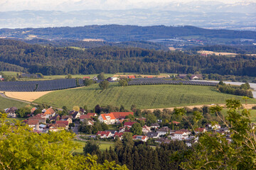 Blick vom Aussichtsturm Hohenbodman bei Owingen auf den Bodensee und die Alpen - 754891590