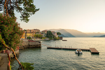 Lake Como beach - 754903988