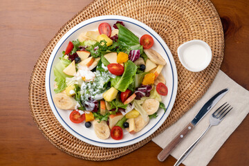 Bread, basil, tomato, ciabatta, baguette, sandwich, chocolate, lactobacillus, pie, gourmet, corn, garlic bread, horn sausage, yogurt, salad, burger,