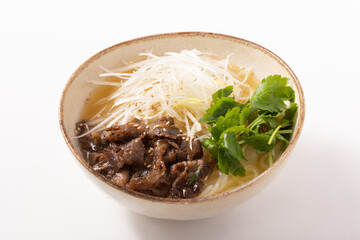 盛岡冷麺　牛骨スープ（牛肉　ネギ　水菜）