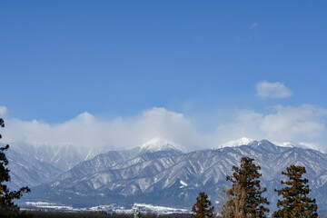 Fototapeta premium 田舎風景 雪の残る春の松本市の風景