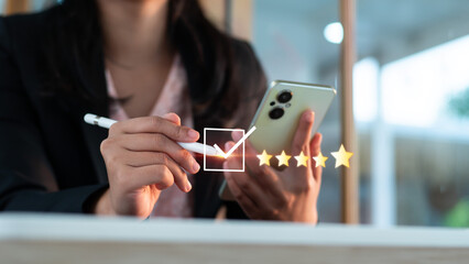 Customer Satisfaction Survey concept, 5-star satisfaction, Users Rate Service Experiences On Online...