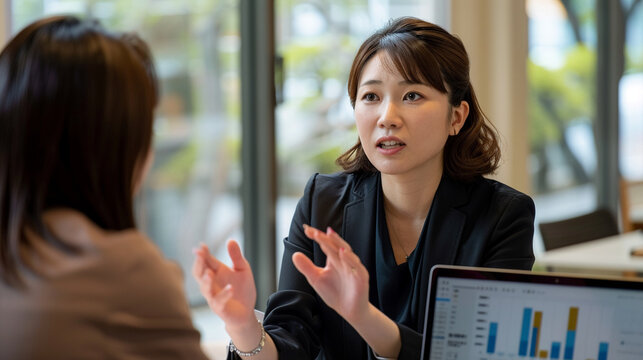 商談をする女性