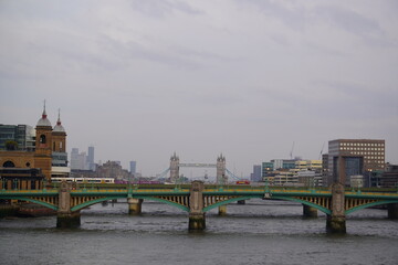 Naklejka premium bridge over the river thames city