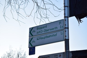 bike rout way sign in Koblenz to the south