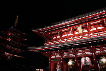 Fototapeta na wymiar Sensoji or Asakusa Kannon Temple in Asakusa, Tokyo, Japan - 日本 東京 浅草 浅草寺 宝蔵門