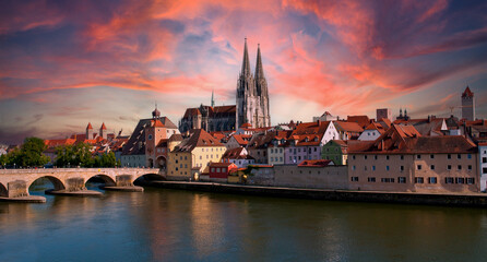 German Old Town Regensburg with sunset at the river danube - obrazy, fototapety, plakaty