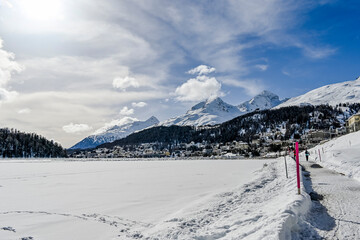 St. Moritz, St. Moritzersee, Oberengadin, Alpen, Corviglia, Piz Nair, Piz Julier, Winter,...