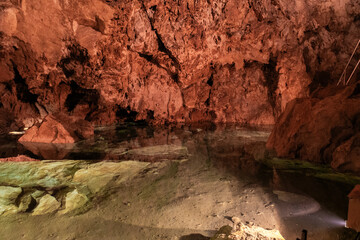 Dolomithöhlen von Bozkov in Tschechien