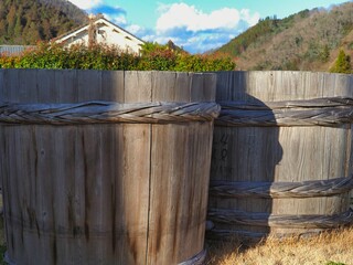 昔の大きな木製の樽