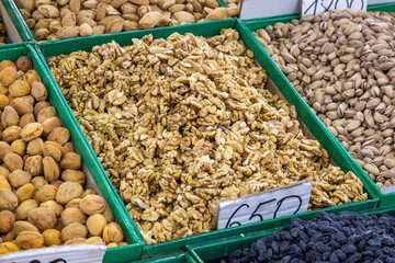 nuts and dried fruit - 755070514