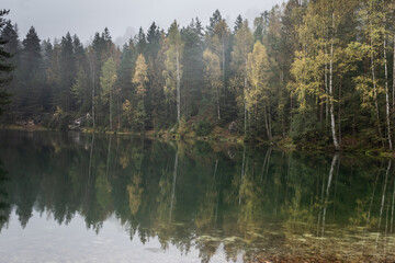 Tschechien, Andersbach, Felsenstadt. Blick auf den See, mit wunderschöner Spiegelung