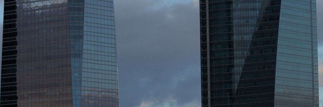 Cuatro torres Madrid Business. Rascacielos skyline ciudad  edificios cristal espejo