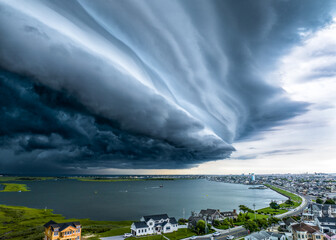 Shelf Cloud Over The Bay