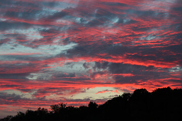 ciel rose et bleu au crépuscule