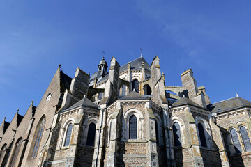 cathédrale à Mayenne - 755179142