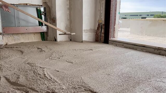 Arrangement of hand casting of sand and cement for a screed 4