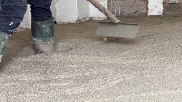 Arrangement of hand casting of sand and cement for a screed 9