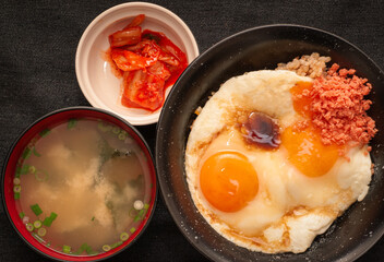 朝食の定番「和風エッグ丼」