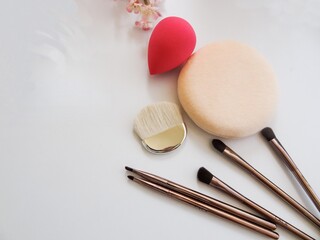 make up brushes and powder