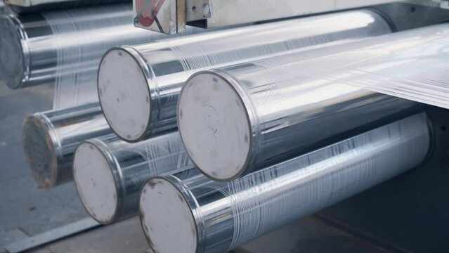 Operation of a flat-slot extruder in the production of polypropylene bags.