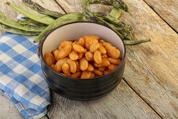White bean in tomato sauce