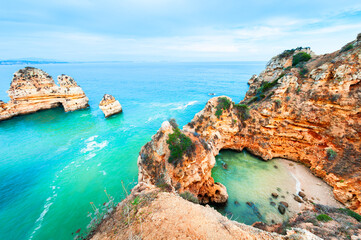 Rocks on the shore of Atlantic ocean in Algarve, Portugal. - obrazy, fototapety, plakaty