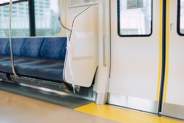 電車の中の忘れ物 © Junichi Mae