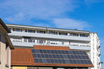 Wohnhaus mit einem Photovoltaik Dach