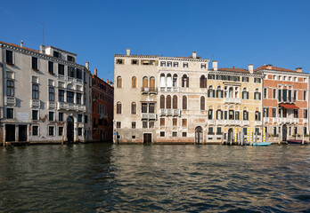 Fototapeta na wymiar Houses and palaces seen from a motorboat cruise along the Grand Canal in Venice