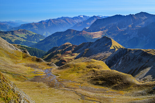 Austria, Tyrol, View from Tux Alpstowards Zillertal Alps with Reichenspitze