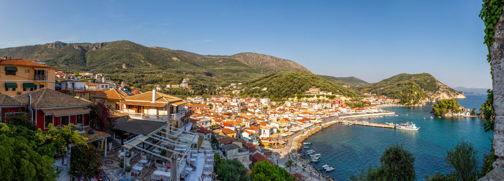 Greece, Preveza, Parga, Panorama of resort town on Ionian coast in summer
