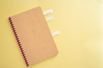 付箋のついたノート