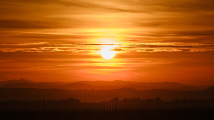 Foto scattata al tramonto nelle colline attorno a Tassarolo (AL).