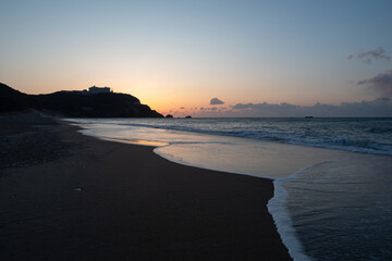 朝焼けの海岸線　恋路ヶ浜