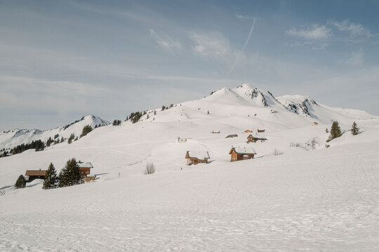 sonnige Winterlandschaft bei Dam&uuml;ls im Gro&szlig;en Walsertal