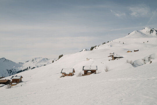 sonnige Winterlandschaft bei Dam&uuml;ls im Gro&szlig;en Walsertal