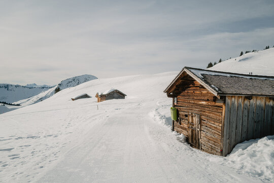 sonnige Winterlandschaft bei Dam&uuml;ls im Gro&szlig;en Walsertal
